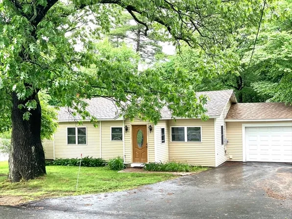 11 1st St, Amesbury, MA 01913