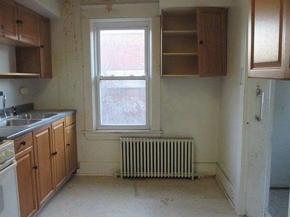 2nd image of 28 1/2 S 12th St