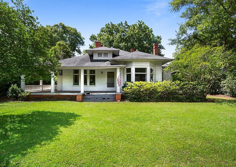 1st image of 140 College St