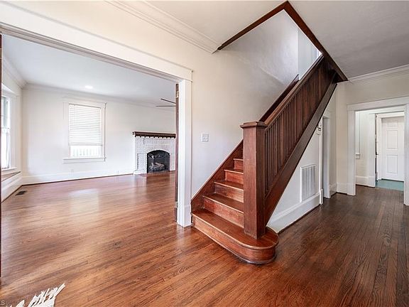 3rd image of 226 W Main St