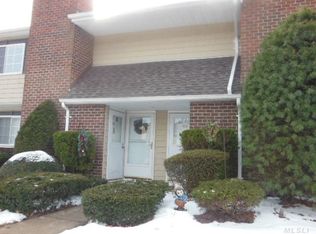 273 Lake Pointe Cir, Middle Island, NY 11953