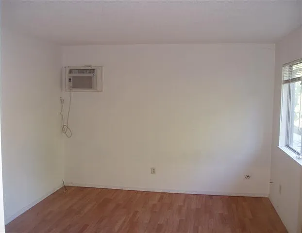 811 Cathedral Ct — Photo 12