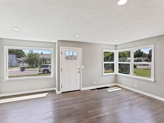 3rd image of 2603 E Heroy Ave