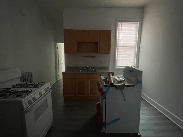 (undisclosed Address), Ridgewood, NY 11385