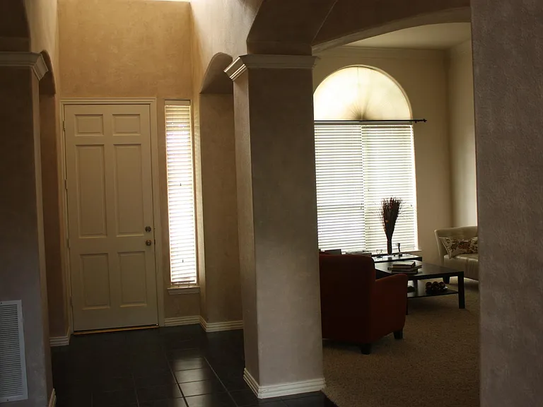 317 Sycamore Dr — Photo 3