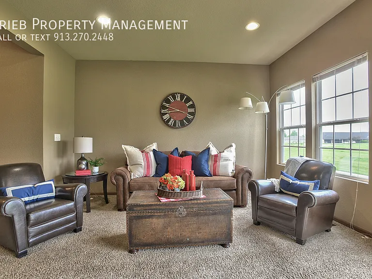 856 S Woodson Ct — Photo 2