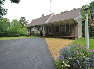 75 Farmview Ln, Freeport, ME 04032