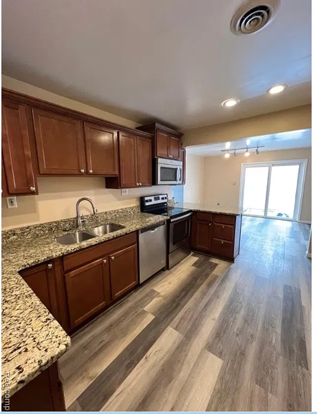 3 bed, 1231 sqft, $1,500 — Photo 2
