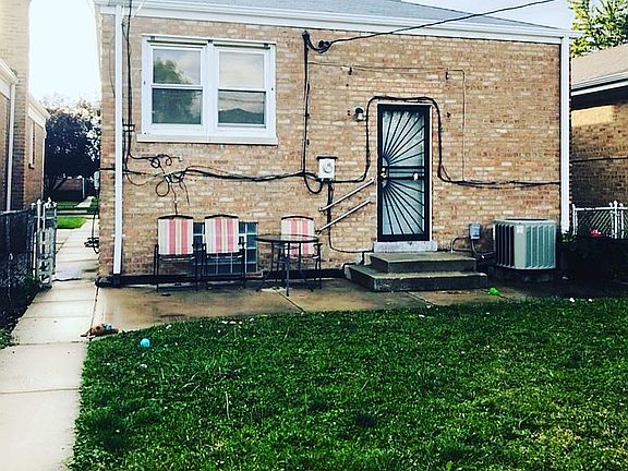 Large fenced backyard enjoy 