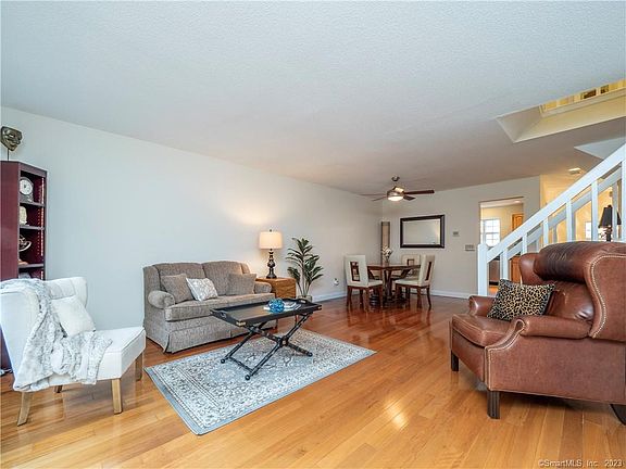 4th image of 806 Foxboro Dr Unit 806