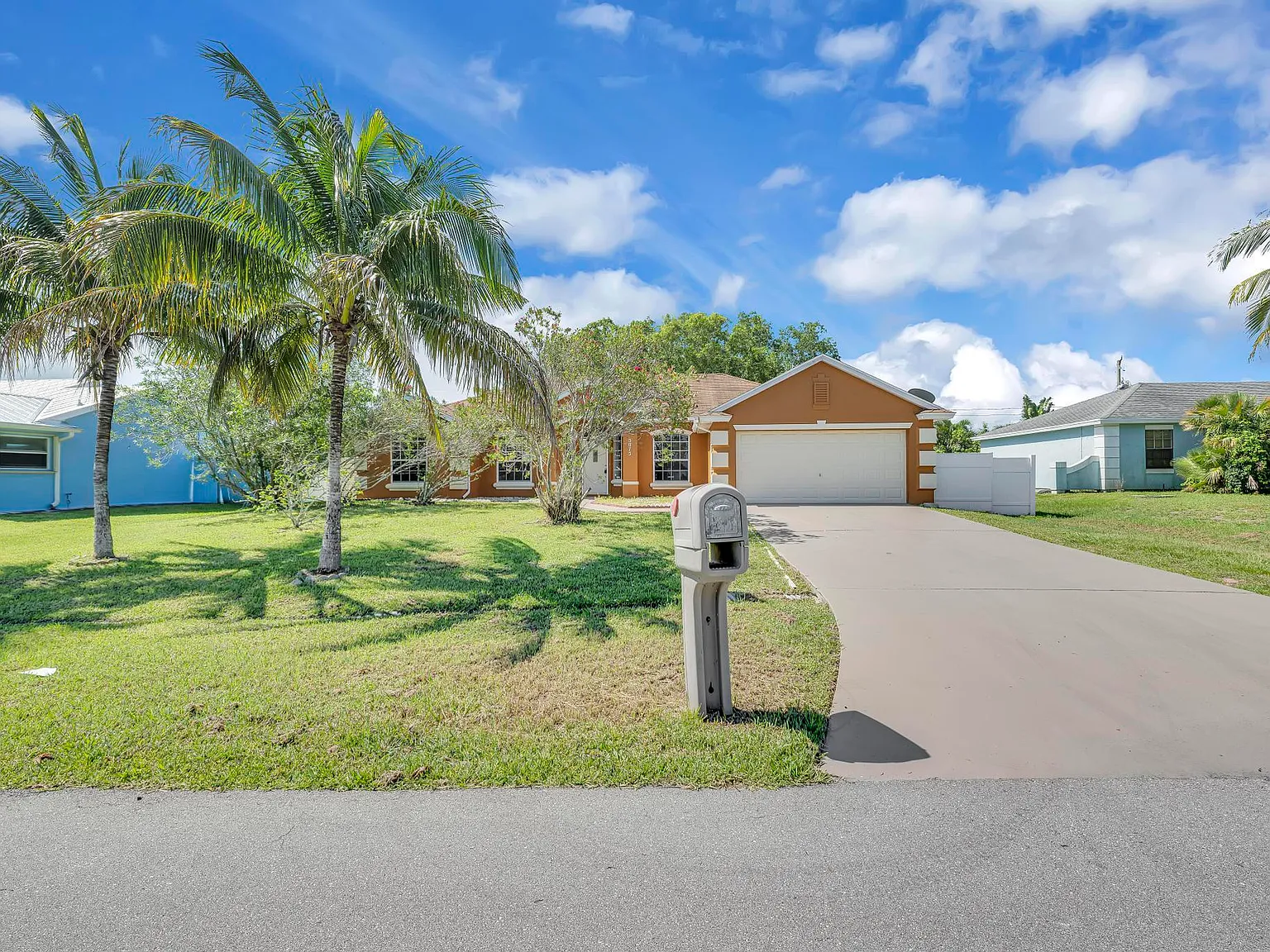 4 bed, 3.0 bath, 2028 sqft, $3,500 — Photo 4