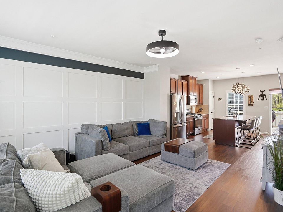 1st image of 806 Foxleigh Way