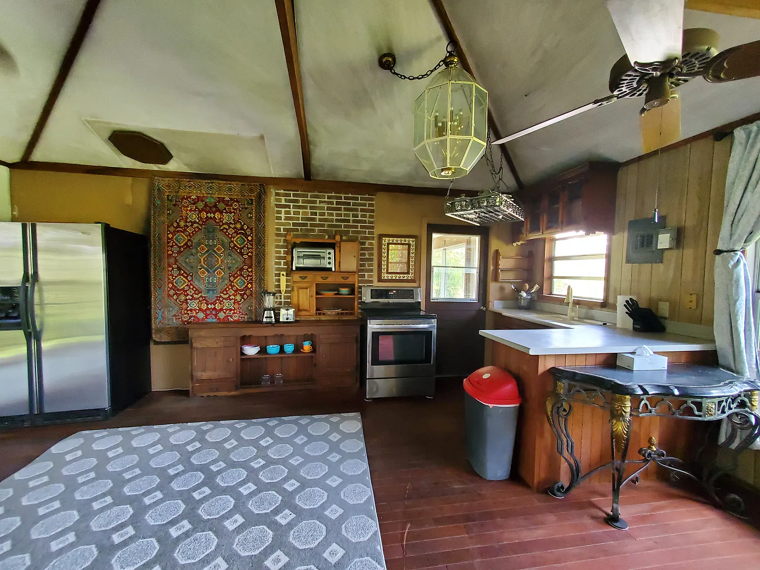 1 bed, 700 sqft, $1,300 — Photo 2