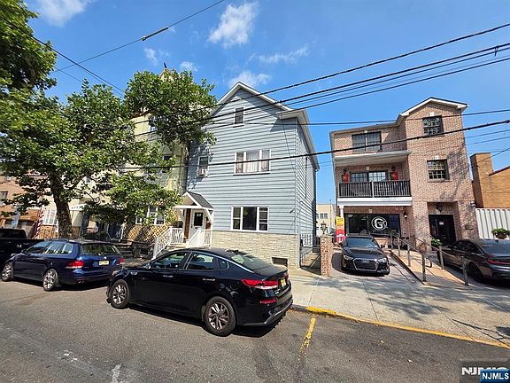 3rd image of 68 Congress St