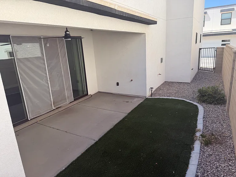 753 W Red Marble Ln — Photo 2