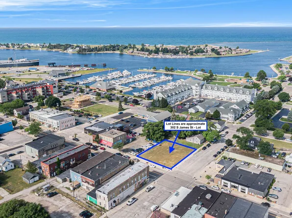 302 S James St, Ludington, MI 49431