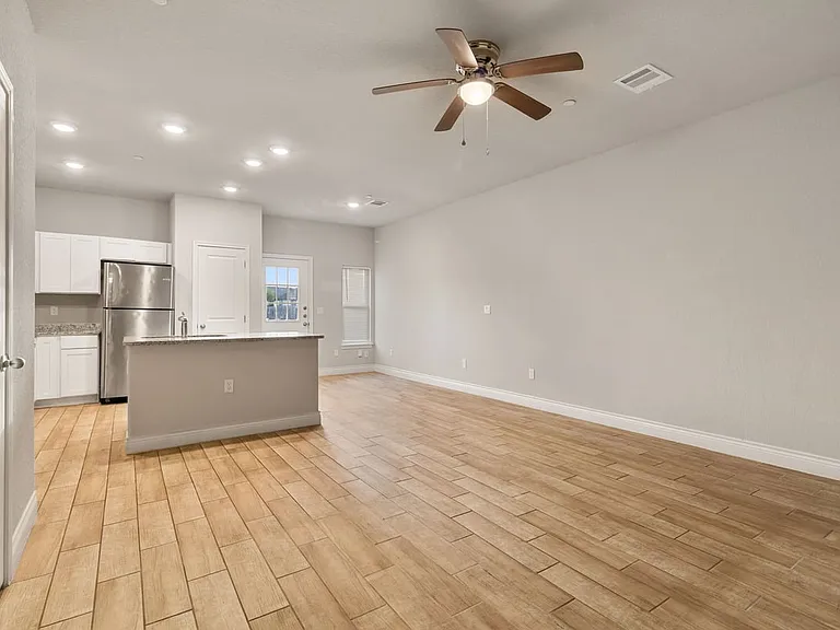 7314 Savannah Brks — Photo 9