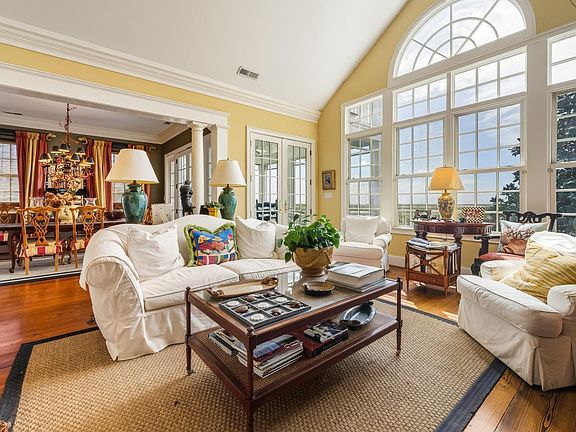 4th image of 160 Colony Point Dr.