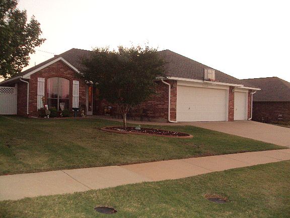 2nd image of 2820 SE 97th St