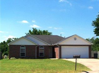 502 Greenwood Pl, Siloam Springs, AR 72761