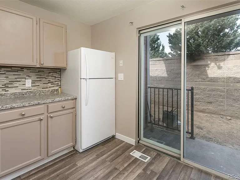 71 S Sable Blvd #B12 — Photo 10