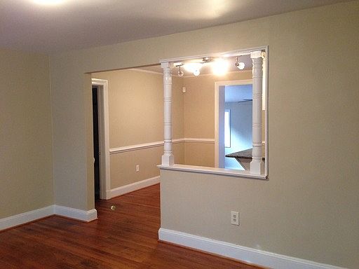 3rd image of 8 E 36th St