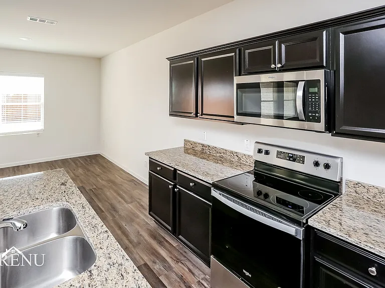 692 Wellington Dr — Photo 25