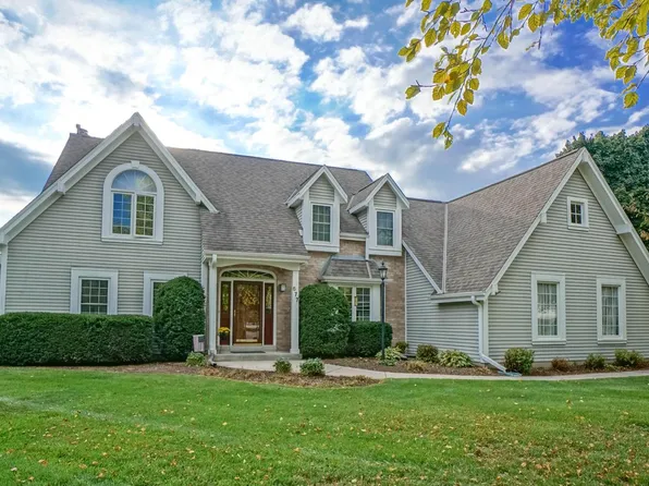 677 Greenway TERRACE, Hartland, WI 53029