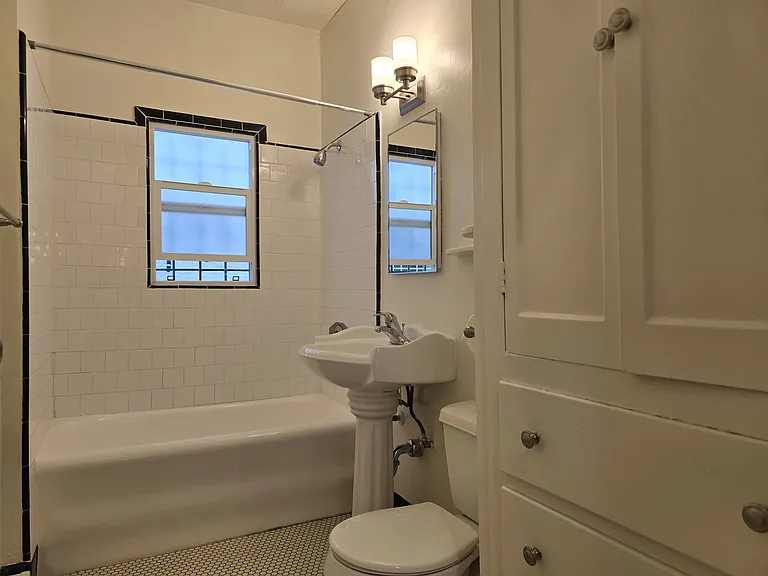 650 S Cloverdale Ave #8 — Photo 7