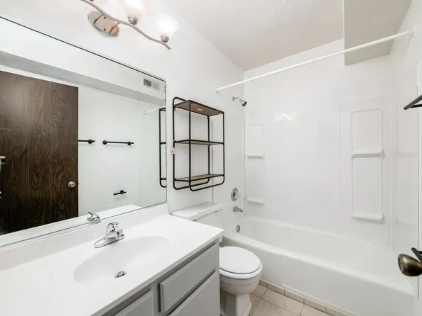 4443 Mobile Dr APT E, Columbus, OH 43220