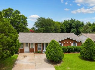 302 Springbranch Dr, Garland, TX 75043