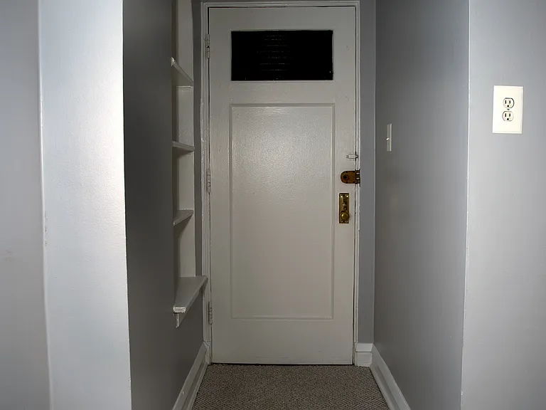 5737 N Kenmore Edgewater Apartments — Photo 15