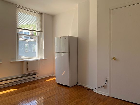 4th image of 3217-3223 Brereton St #3