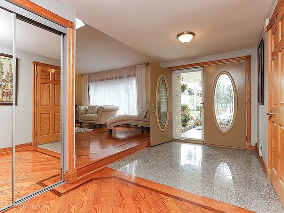4th image of 10943 Circle Dr