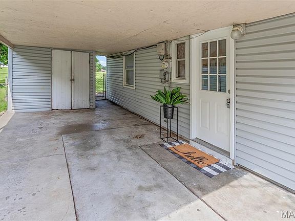 4th image of 2737 Dale Ave