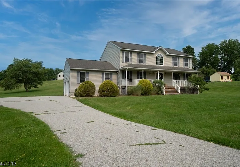 9 Carriage Ln — Photo 3