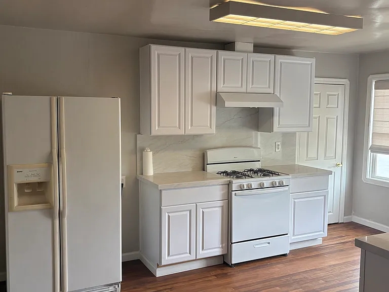 2042 Jackson Ave — Photo 9
