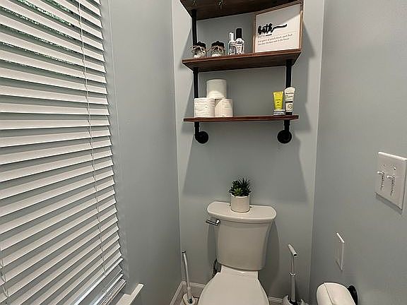 Separate toilet area-Master