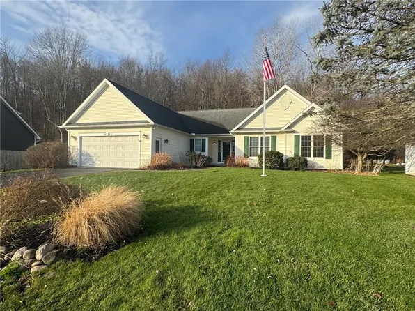 1463 Camborn Dr, Macedon, NY 14502