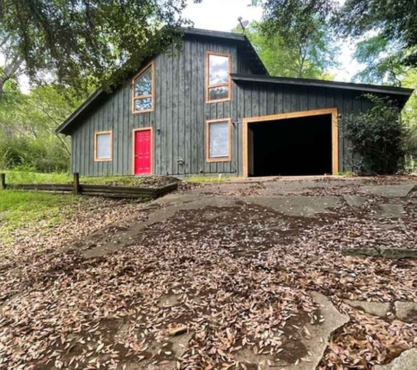 1st image of 303 Warren Dr