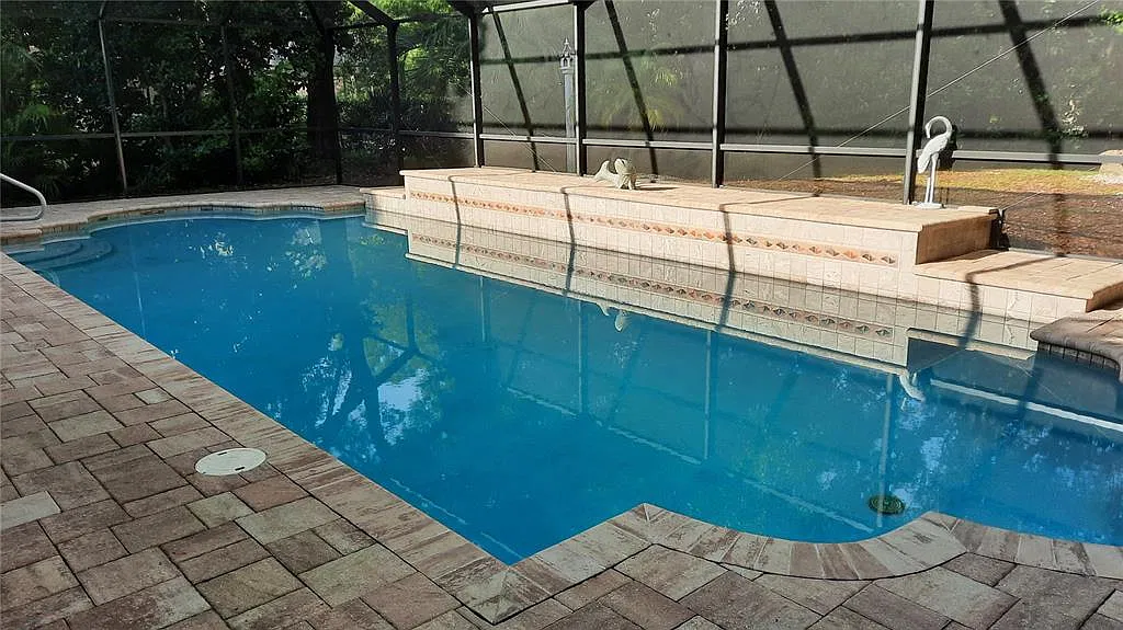 3 bed, 2.0 bath, 2059 sqft, $3,000 — Photo 3