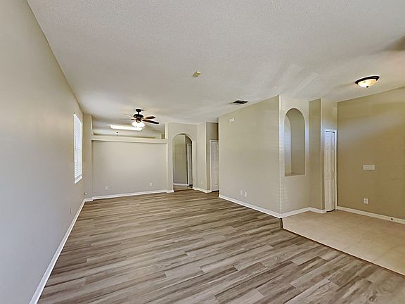 3rd image of 614 Carrigan Woods Trl