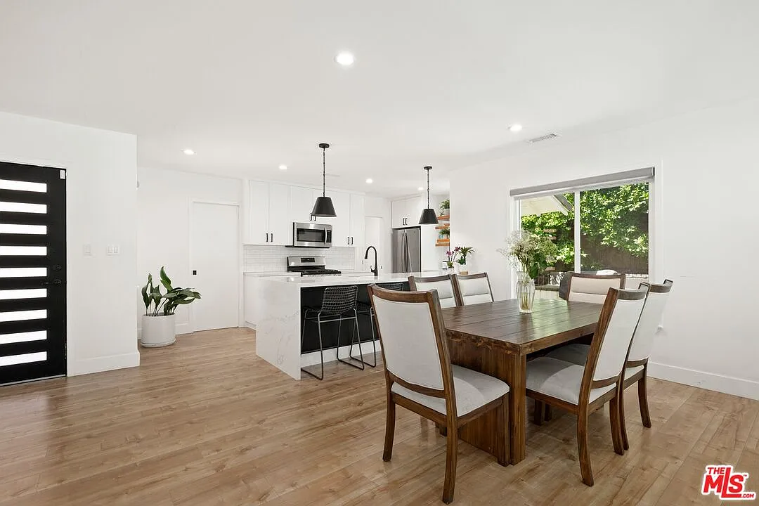3 bed, 3.0 bath, 1832 sqft, $7,995 — Photo 4