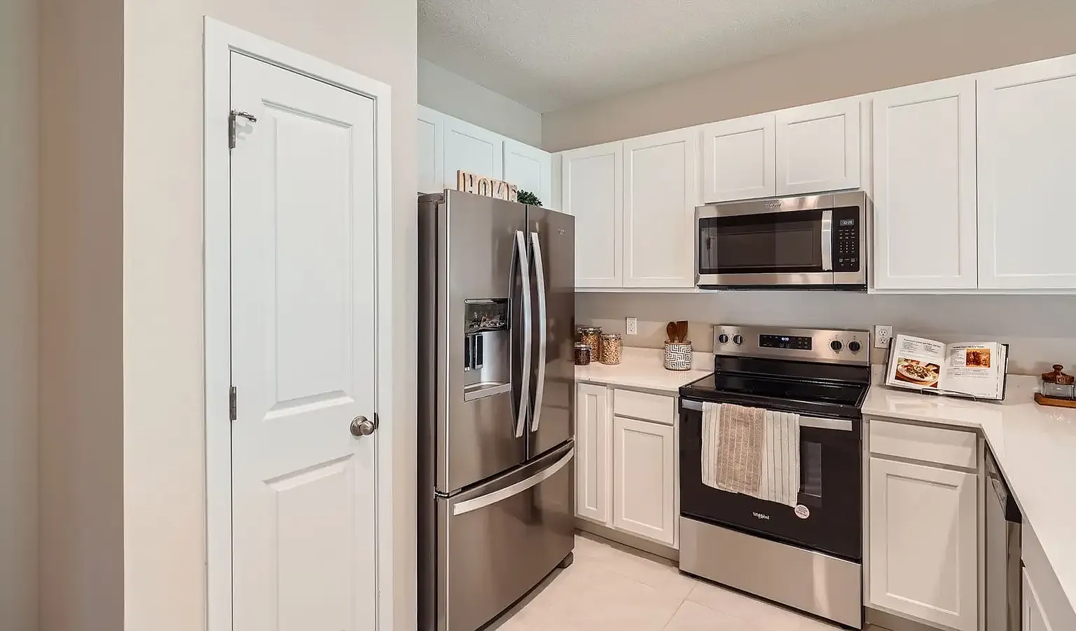 4 bed, 1625 sqft, $3,999 — Photo 1