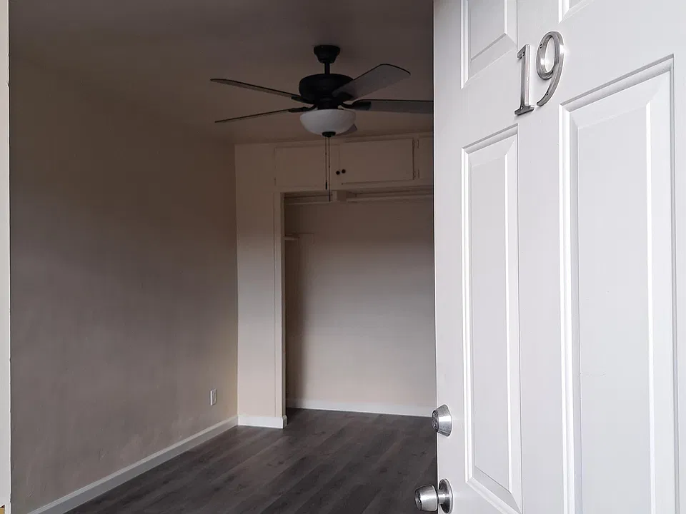 911 W Angeleno Ave #19
