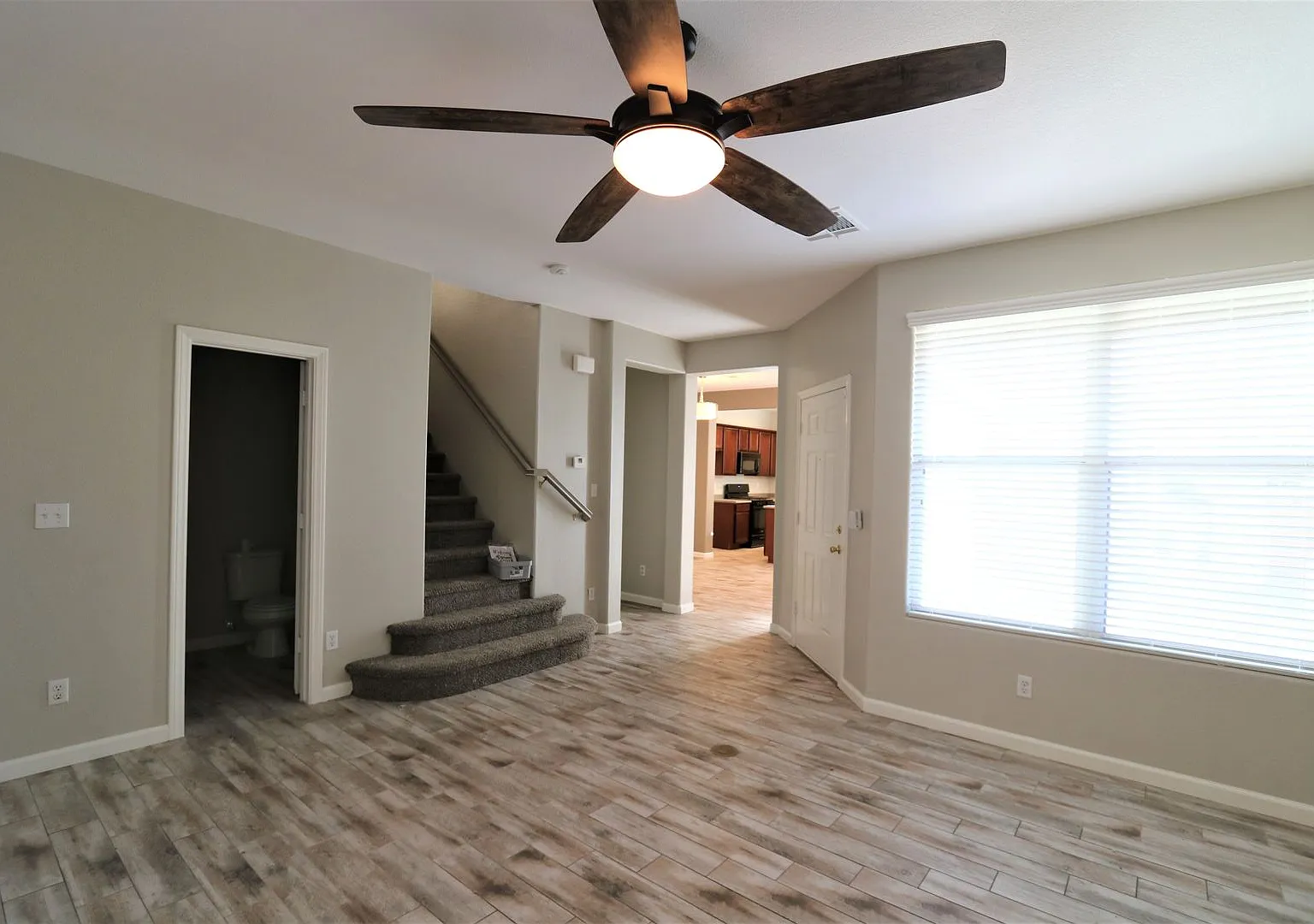 Beautiful 2 Story 3 Bedroom Home located in the Southwest — Photo 3