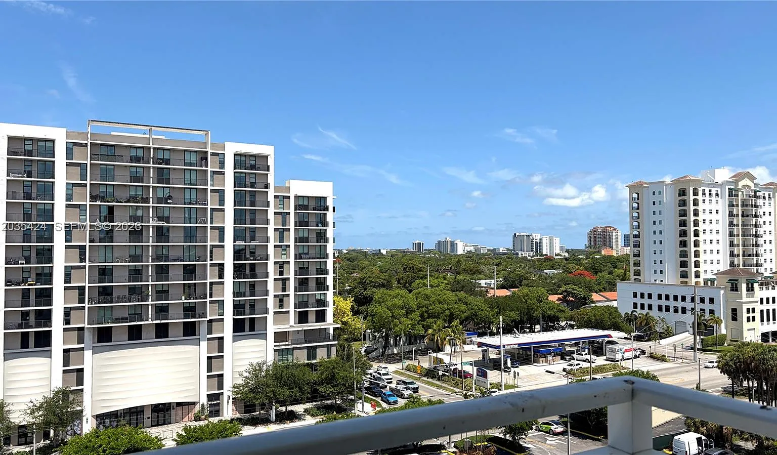 Douglas Grand Condo — Photo 1