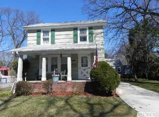 1899 Willis Ave, Merrick, NY 11566