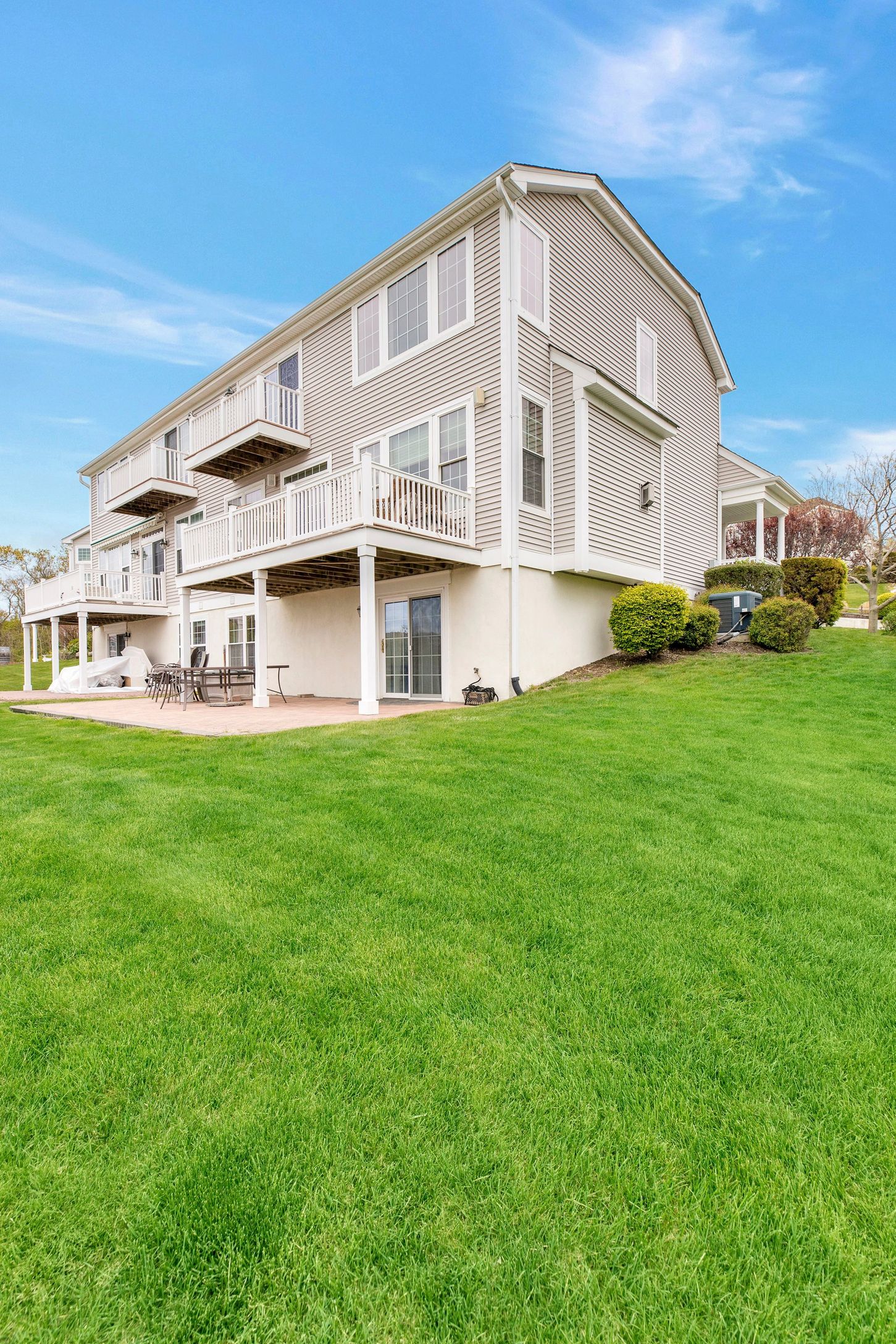 67 Maidstone Ln, Jamesport, NY 11947 Out East