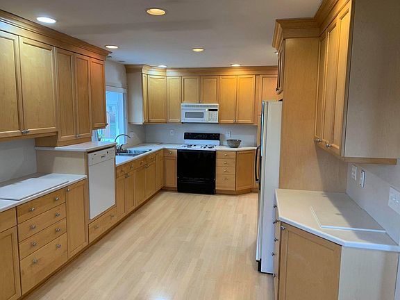 3rd image of 6163 Harrington Ct